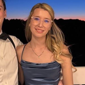 Meet your Posher, Alexandra